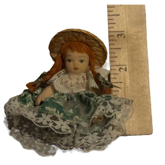 Porcelain Doll Miniature Dress Red Hair Straw Hat 3" Straw Hat Dollhouse VTG - Picture 6 of 6